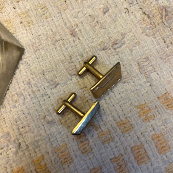 Gold tone cuff links- vintage! - Picture 4 of 5